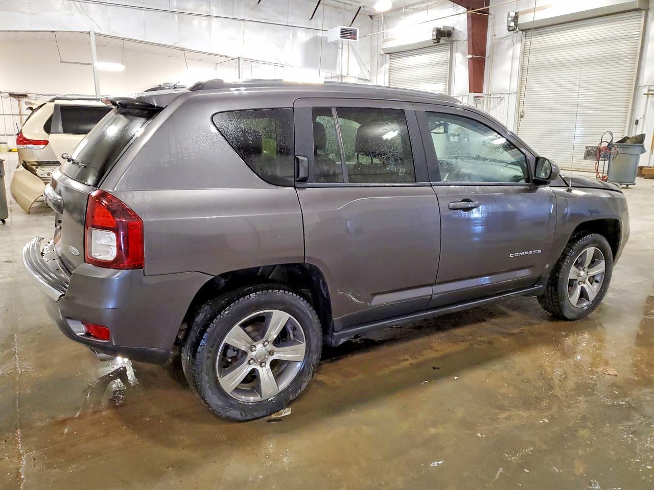 2016 Jeep Compass Latitude - Image 3