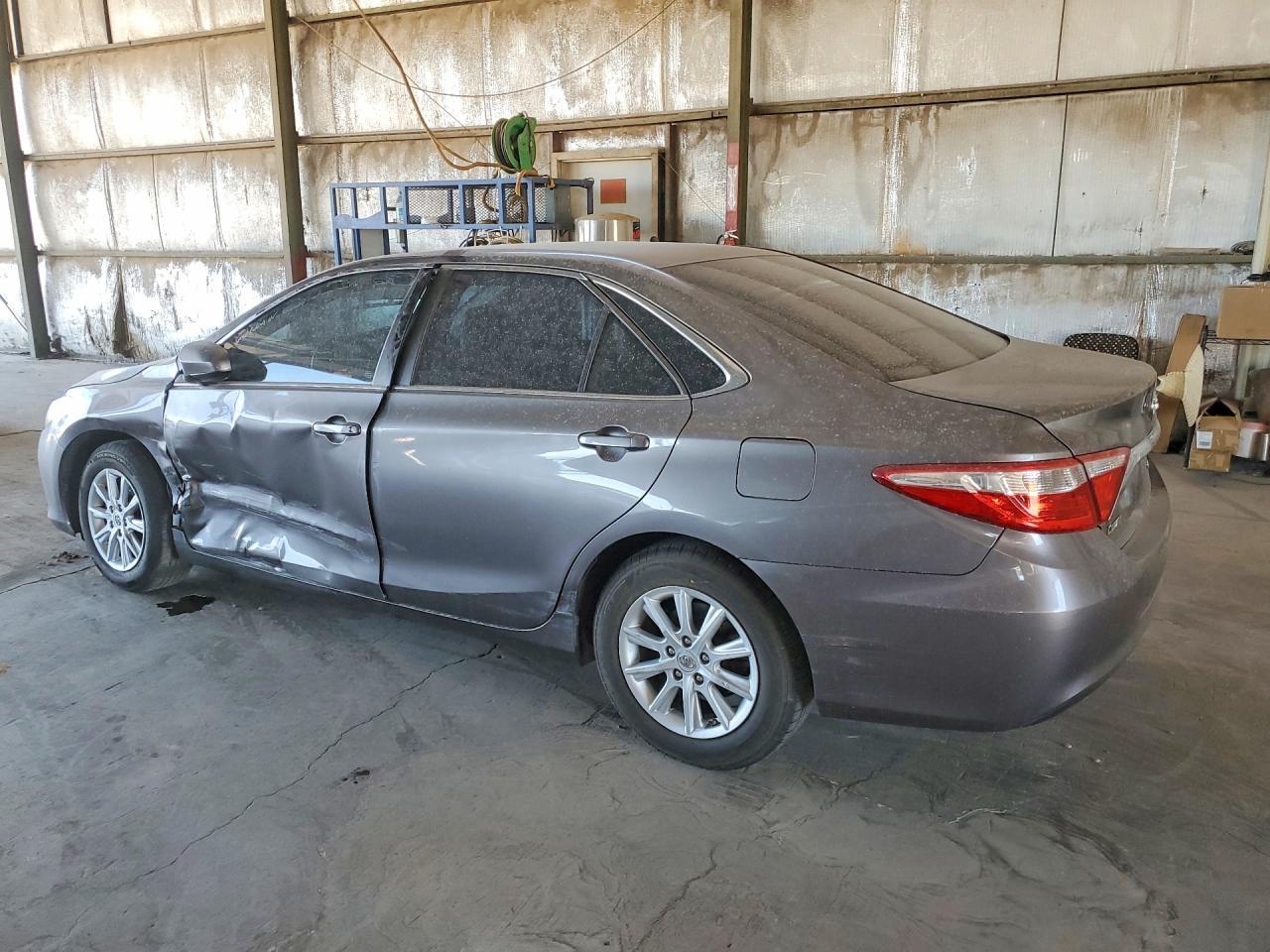 2015 Toyota Camry Le - Фото 2