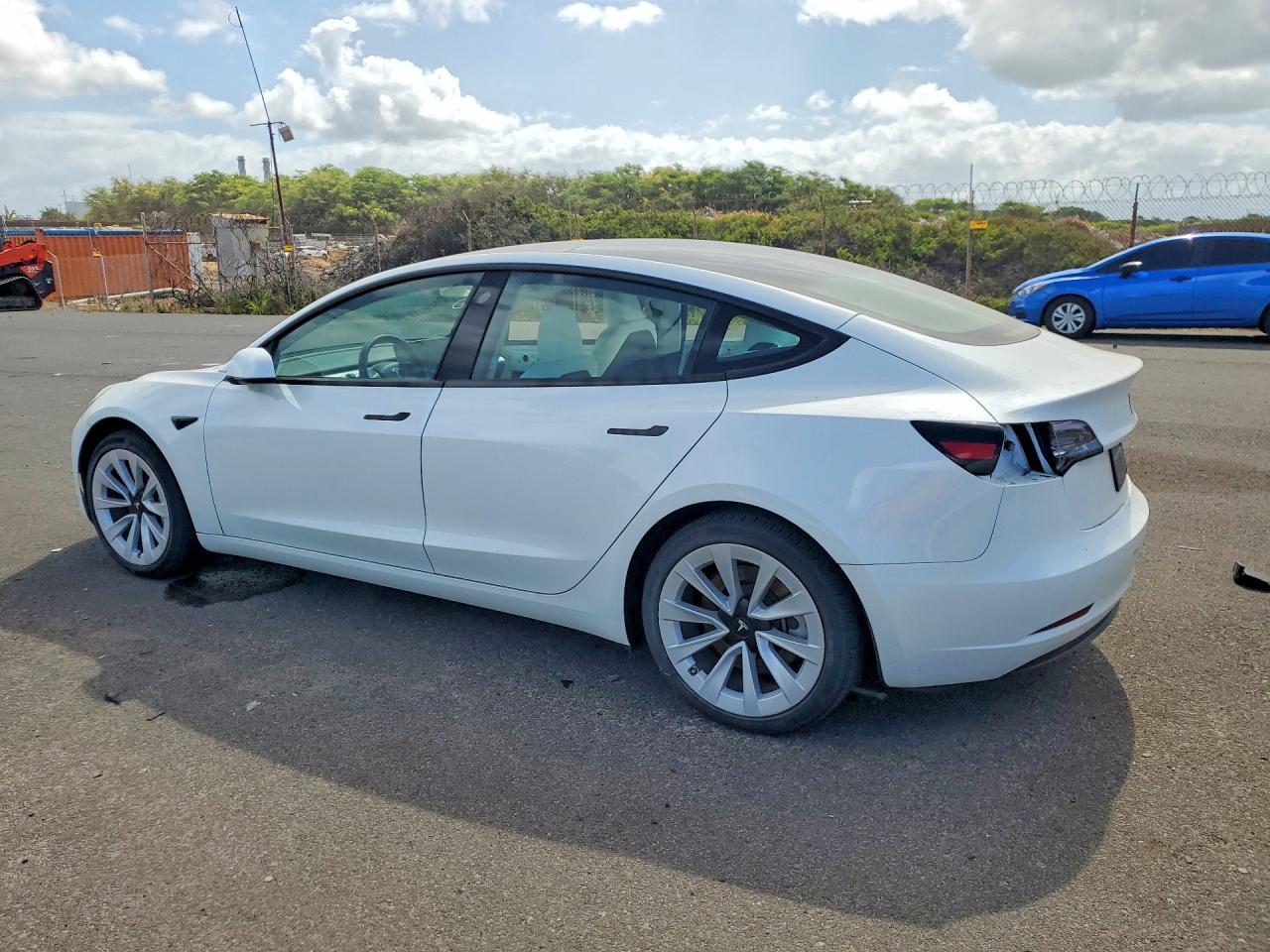 2023 Tesla Model 3 - Фото 2