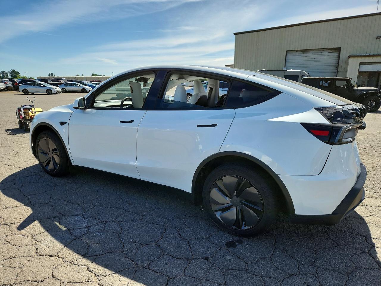 2026 Tesla Model Y - Фото 2