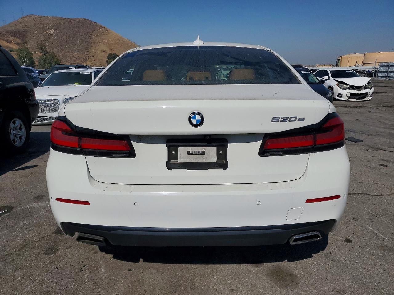 2021 BMW 530E - Фото 6