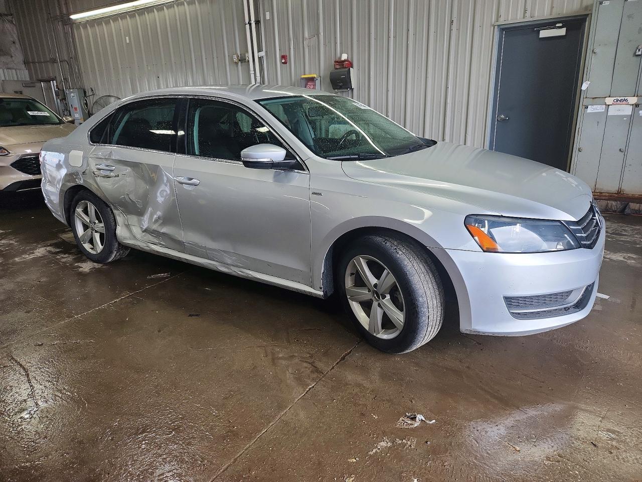 2014 Volkswagen Passat S - Image 4