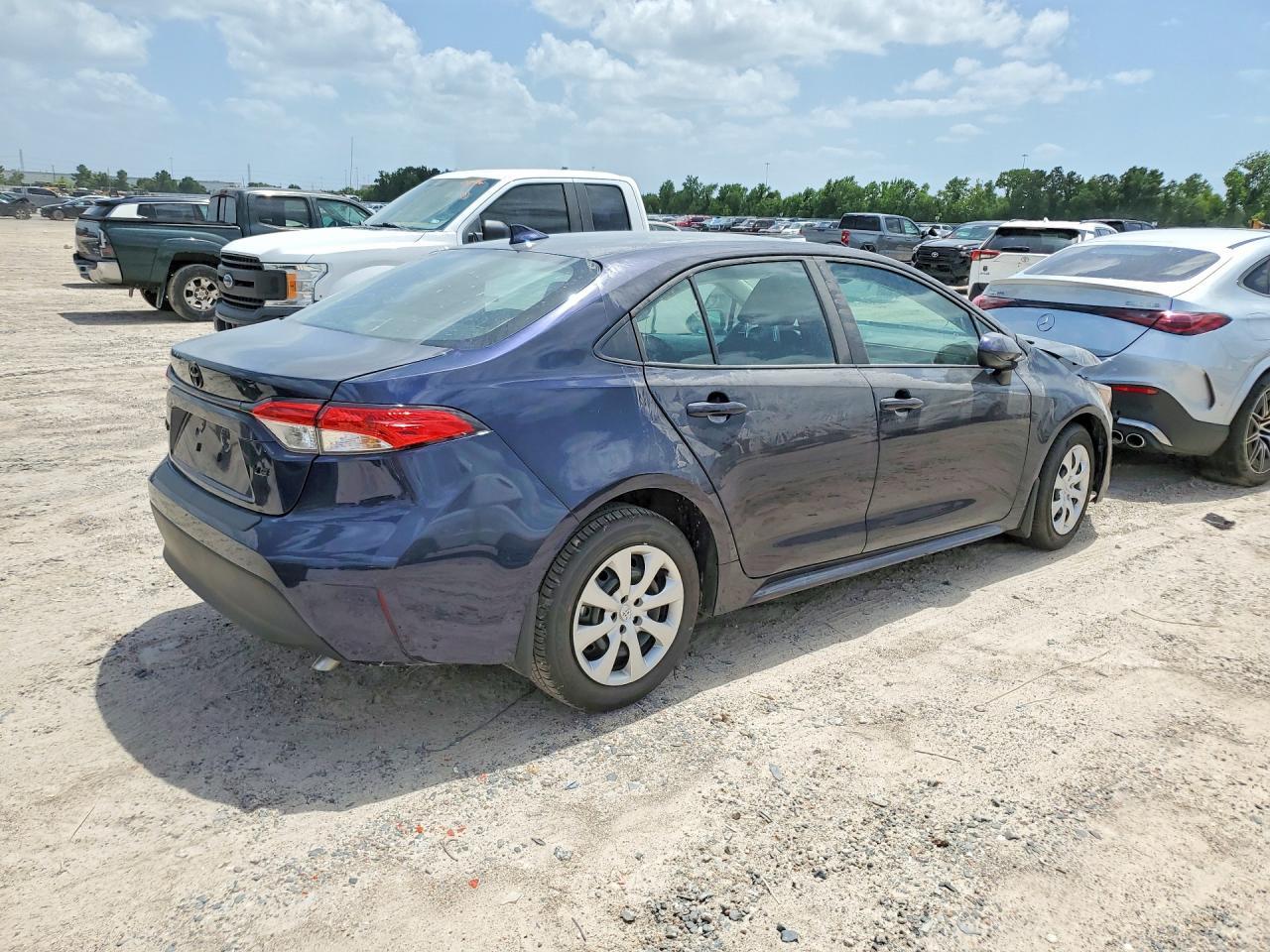 2026 Toyota Corolla Le - Фото 3