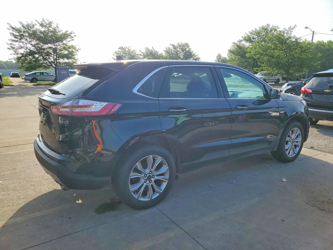 2021 Ford Edge Titanium - Фото 3