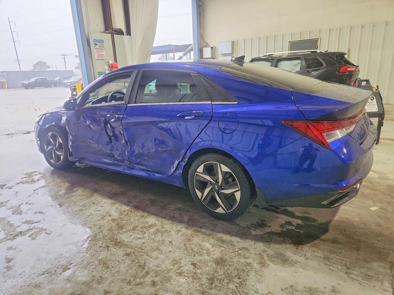 2023 Hyundai Elantra Limited - Фото 2
