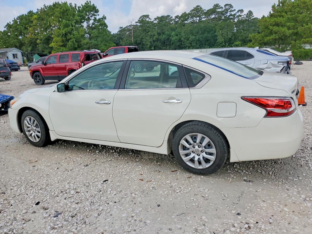 2015 Nissan Altima 2.5 S - Image 2