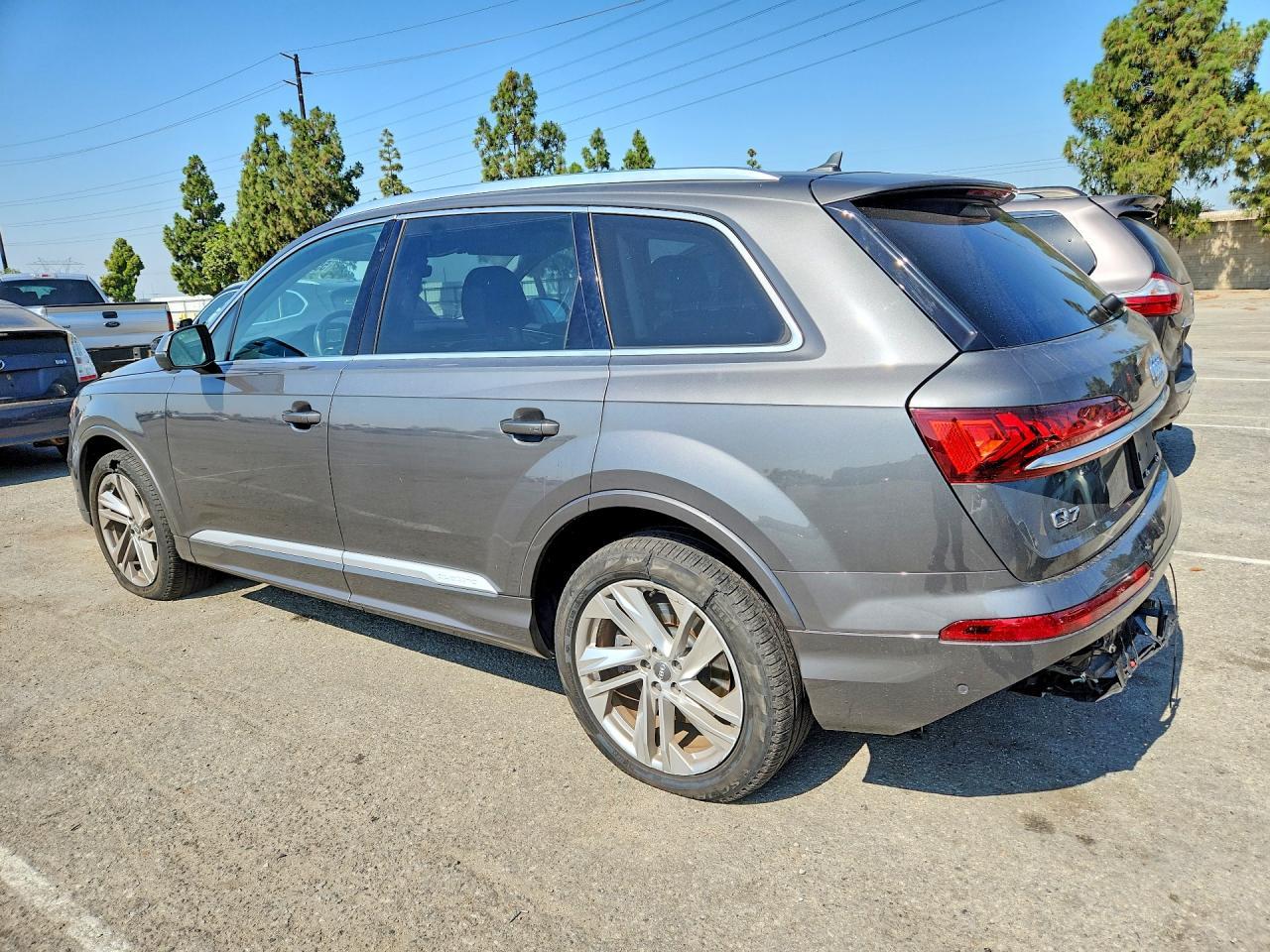 2020 Audi Q7 Premium Plus - Фото 2