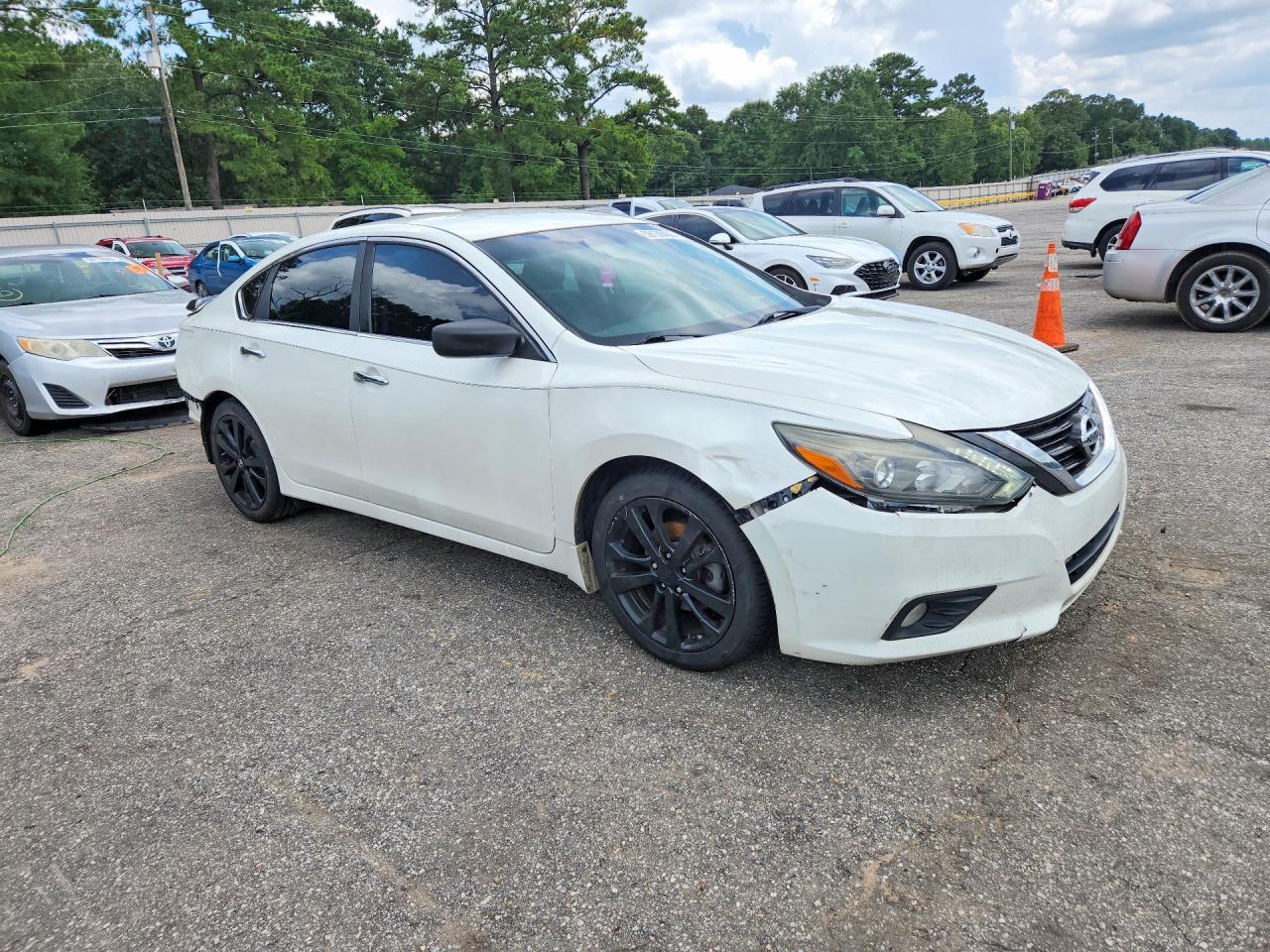 2017 Nissan Altima 2.5 Sr - Image 4