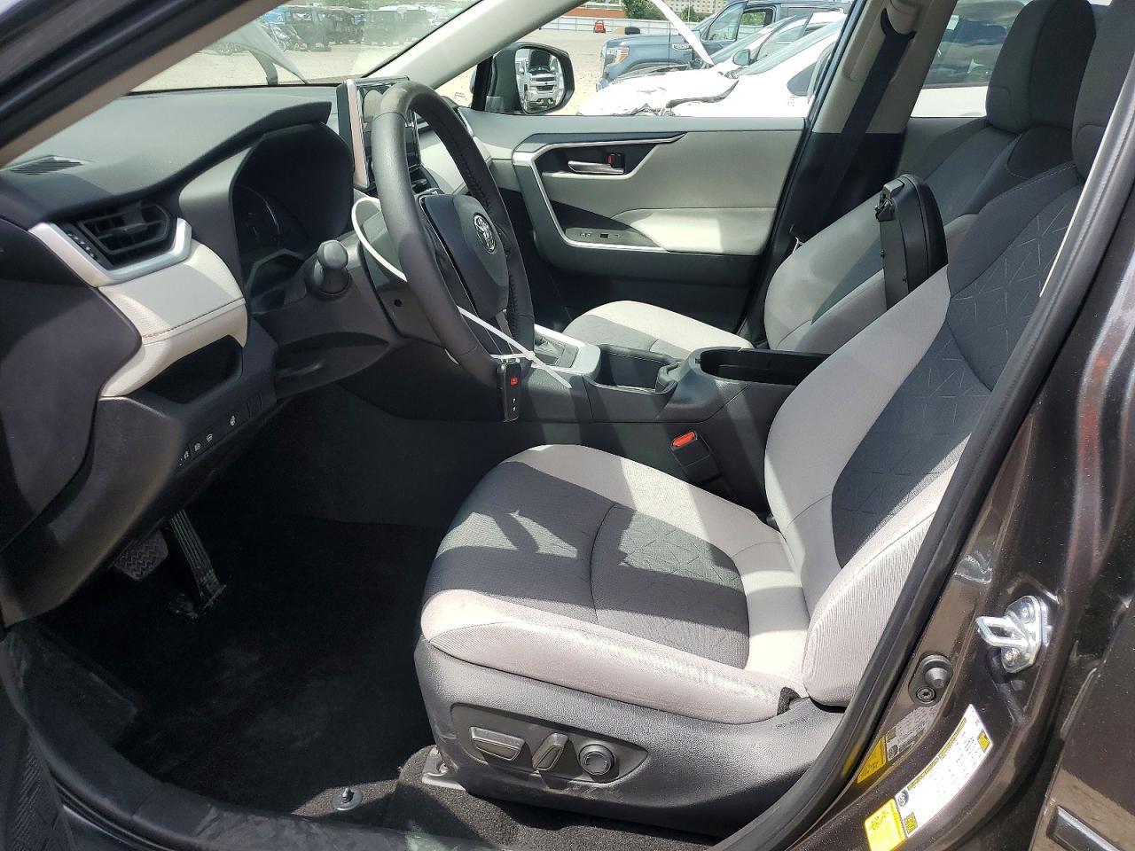 2025 Toyota Rav4 Xle - Image 7