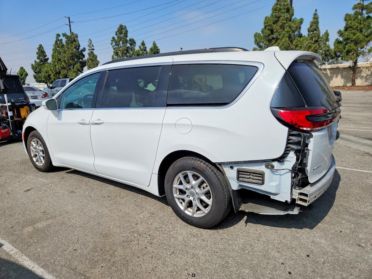 2022 Chrysler Pacifica Touring L - Image 2