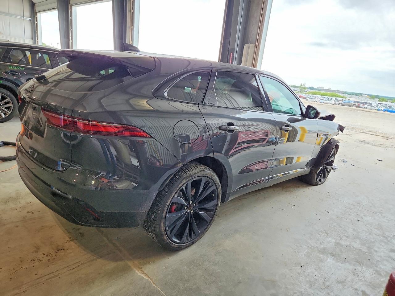 2022 Jaguar F-Pace S - Фото 3