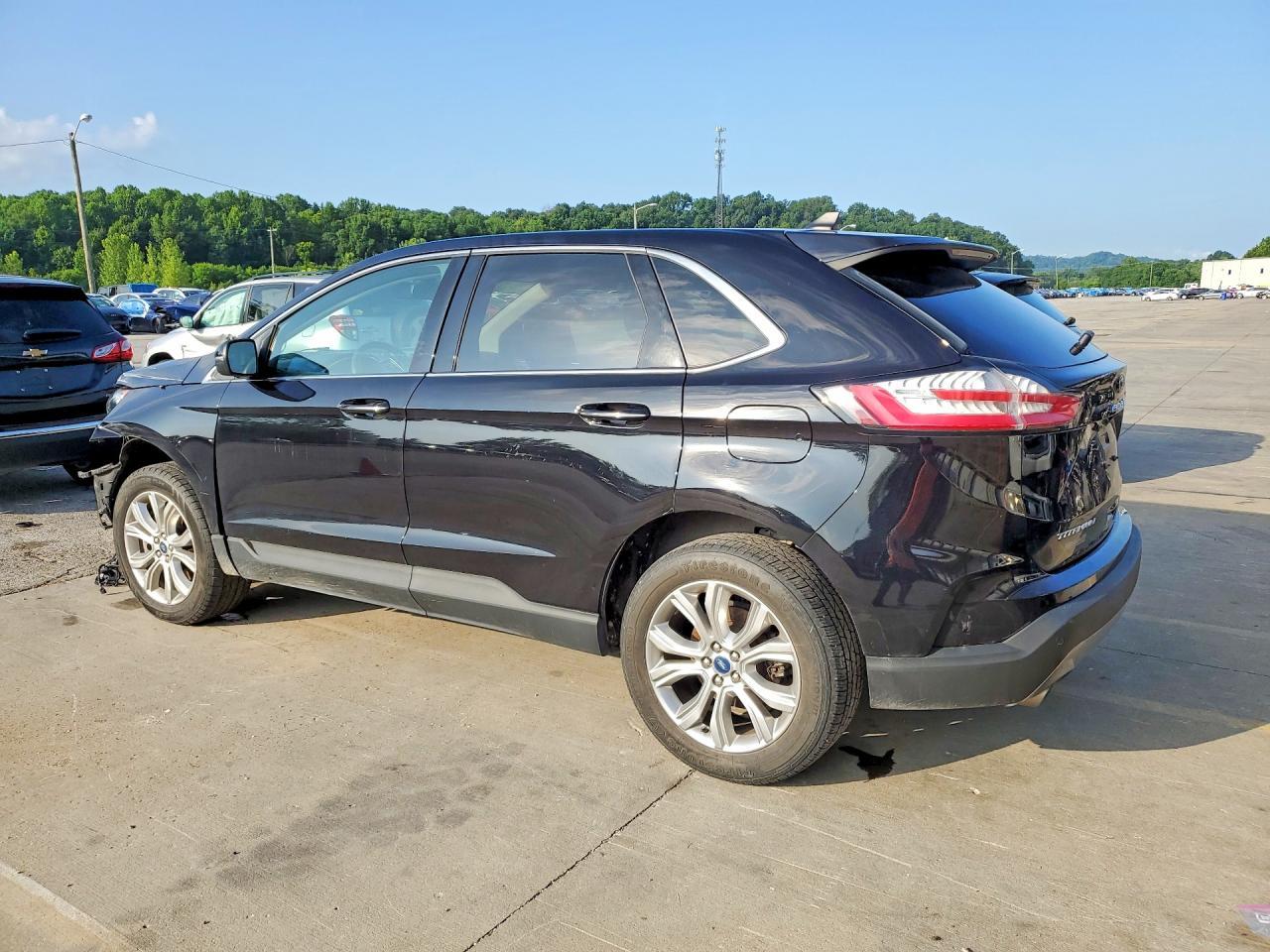 2021 Ford Edge Titanium - Фото 2