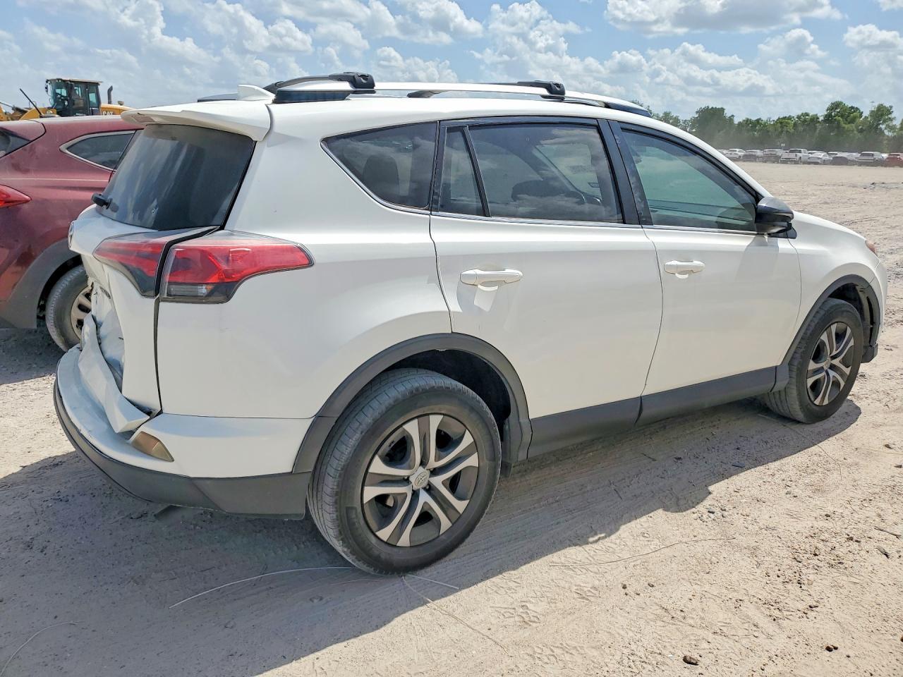 2017 Toyota Rav4 Le - Image 3