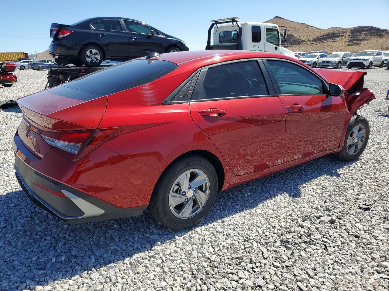 2025 Hyundai Elantra Se - Image 3