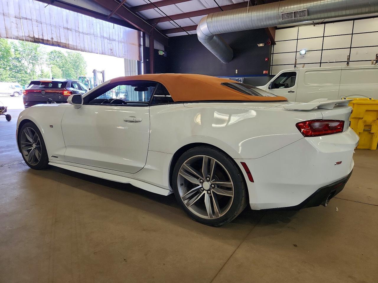 2016 Chevrolet Camaro Lt - Image 2