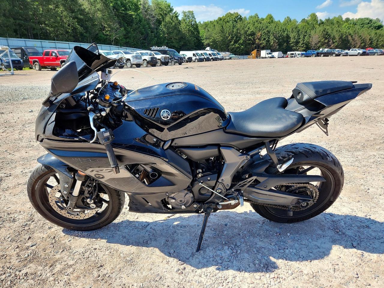 2025 Yamaha Yzfr7 - Image 3