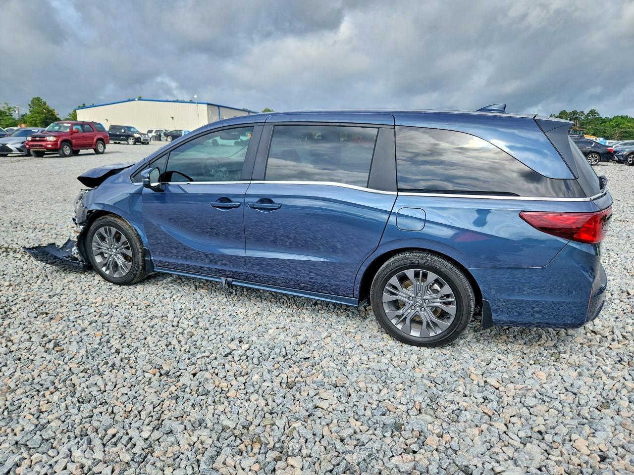 2025 Honda Odyssey Touring - Фото 2