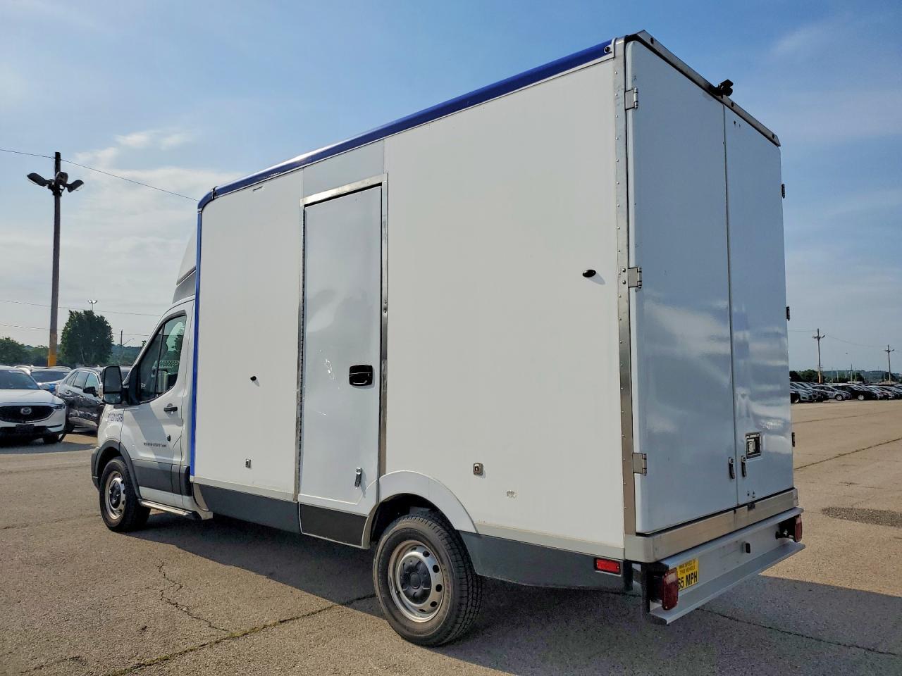 2022 Ford Transit Delivery Truck - Фото 2