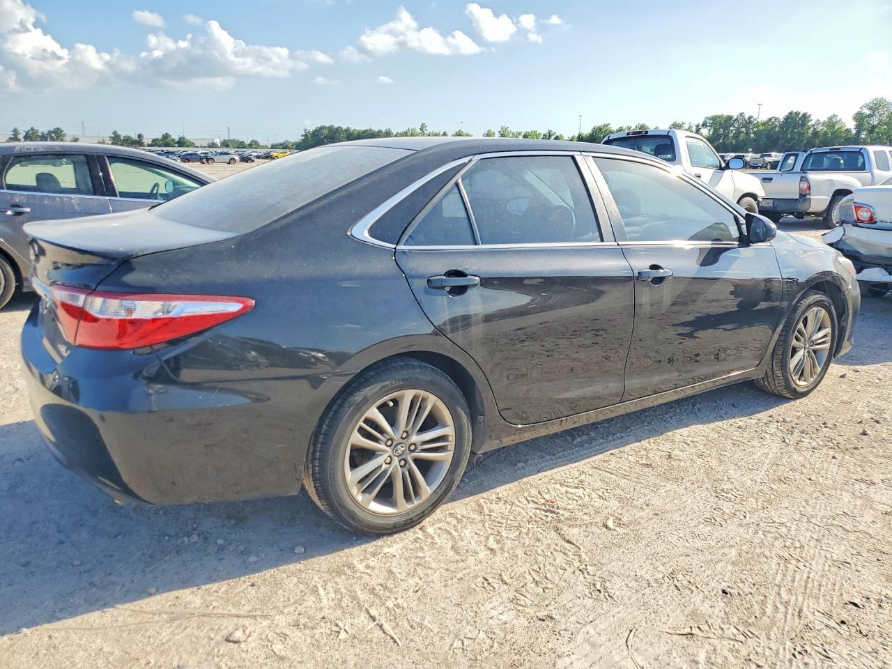 2017 Toyota Camry Se - Фото 3