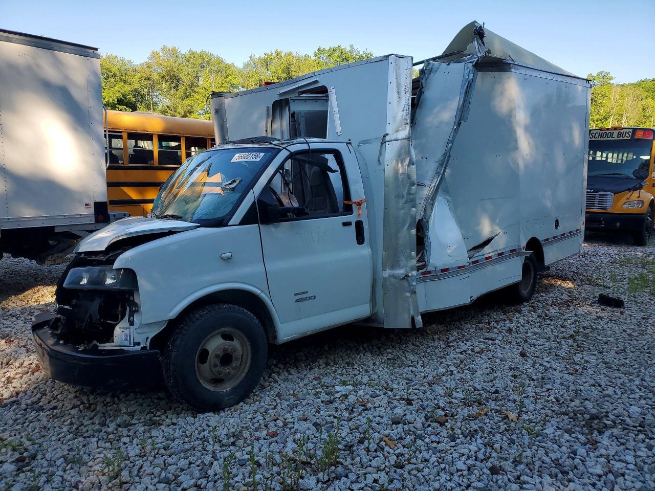 2023 Chevrolet Express Box Truck