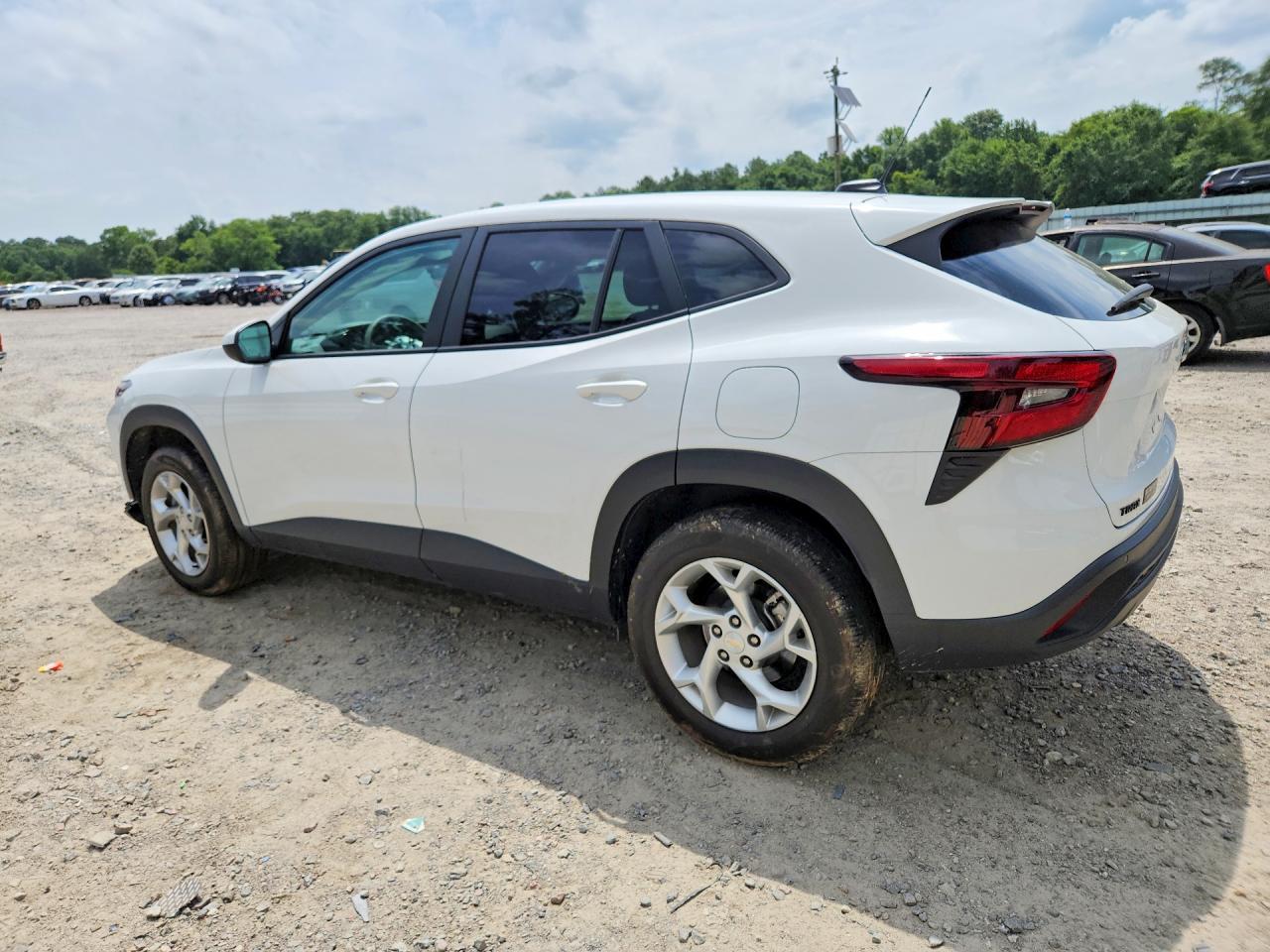 2025 Chevrolet Trax Ls - Фото 2