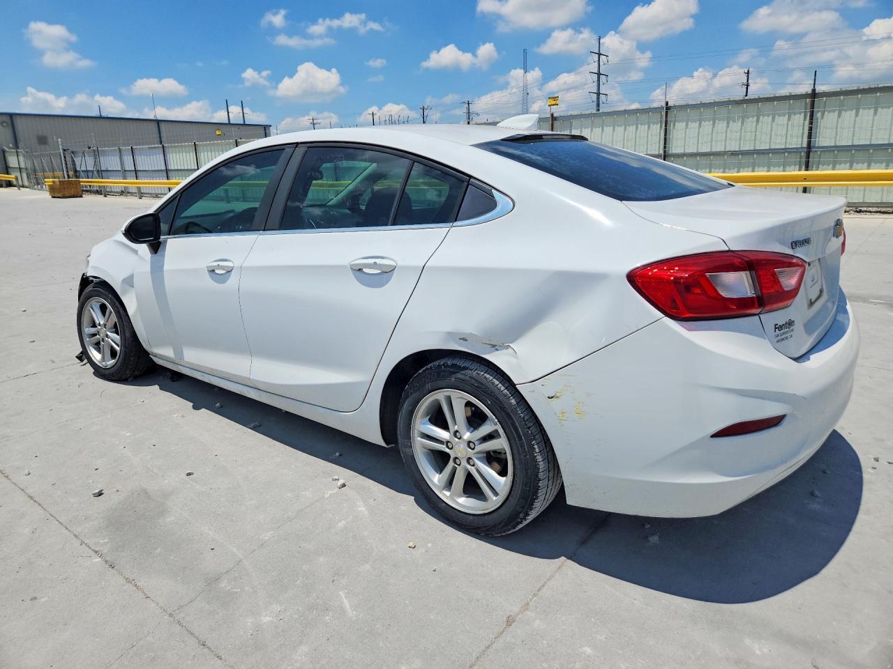 2018 Chevrolet Cruze Lt - Image 2