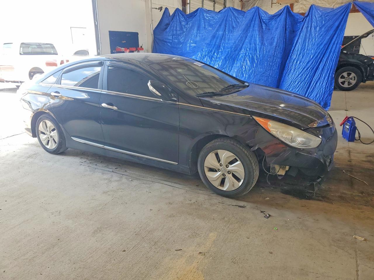 2015 Hyundai Sonata Hybrid Base - Image 4