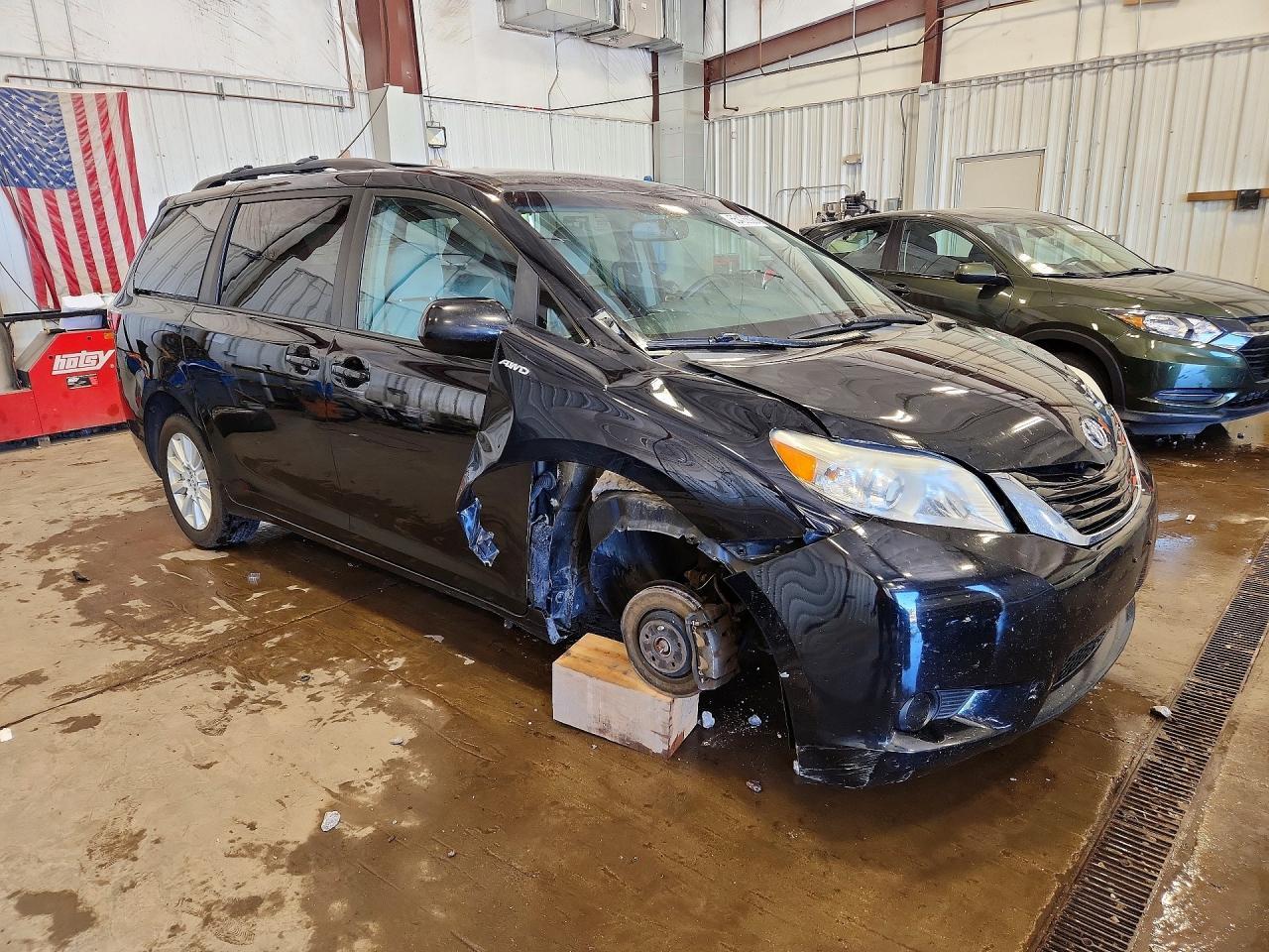 2017 Toyota Sienna Le - Image 4