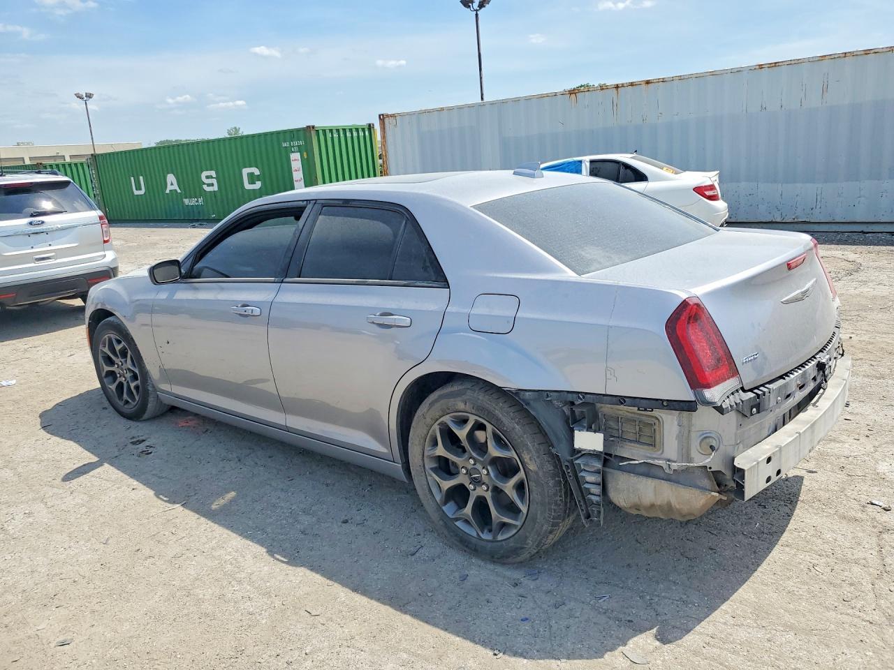 2016 Chrysler 300 S - Фото 2