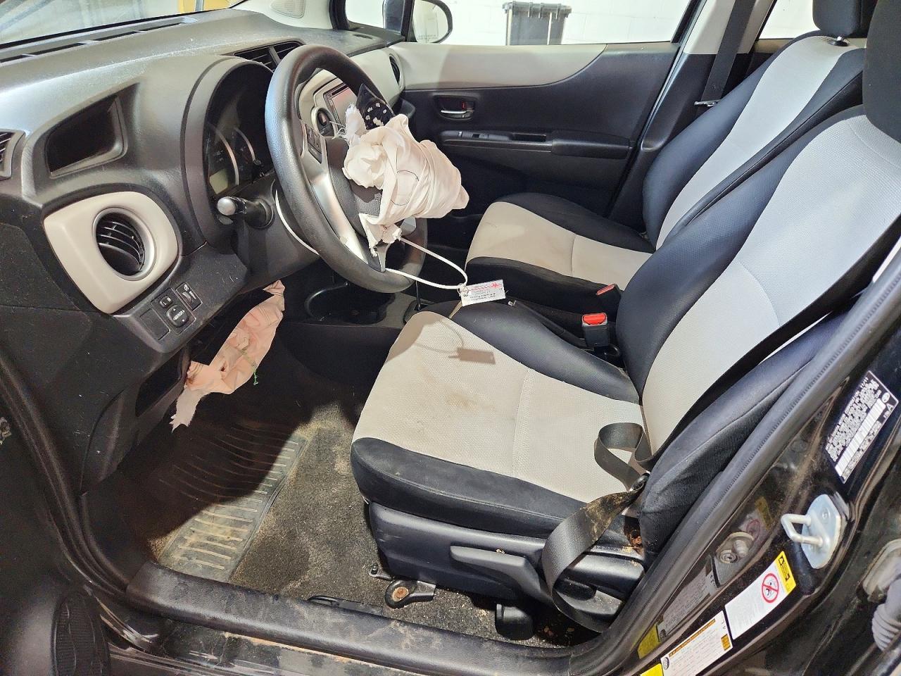 2012 Toyota Yaris 5-Door Le - Фото 7