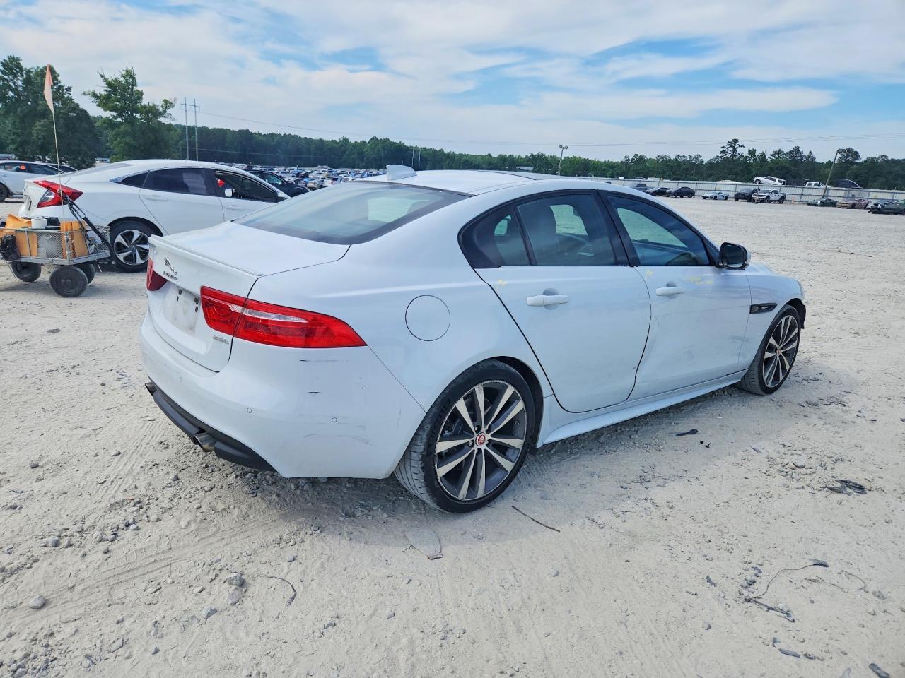 2019 Jaguar Xe - Image 3