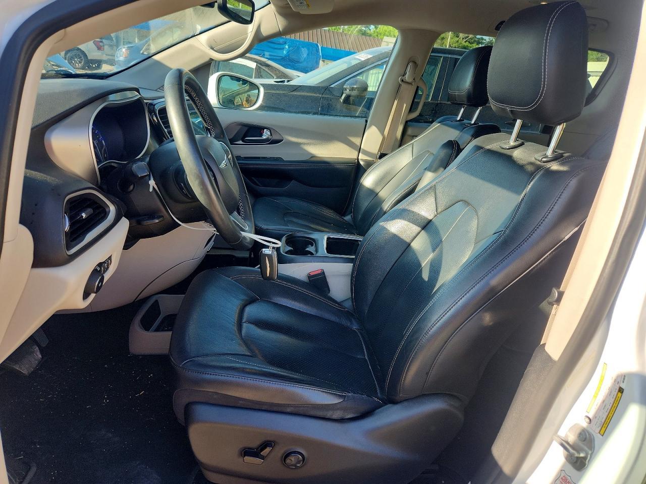 2022 Chrysler Pacifica Touring L - Image 7