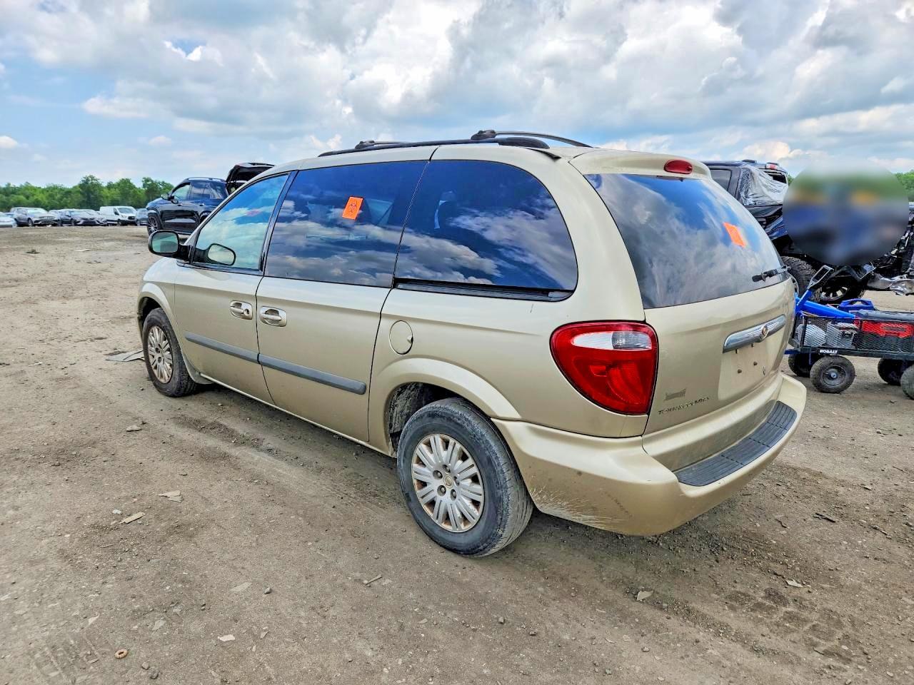 2006 Chrysler Town & Country - Фото 2