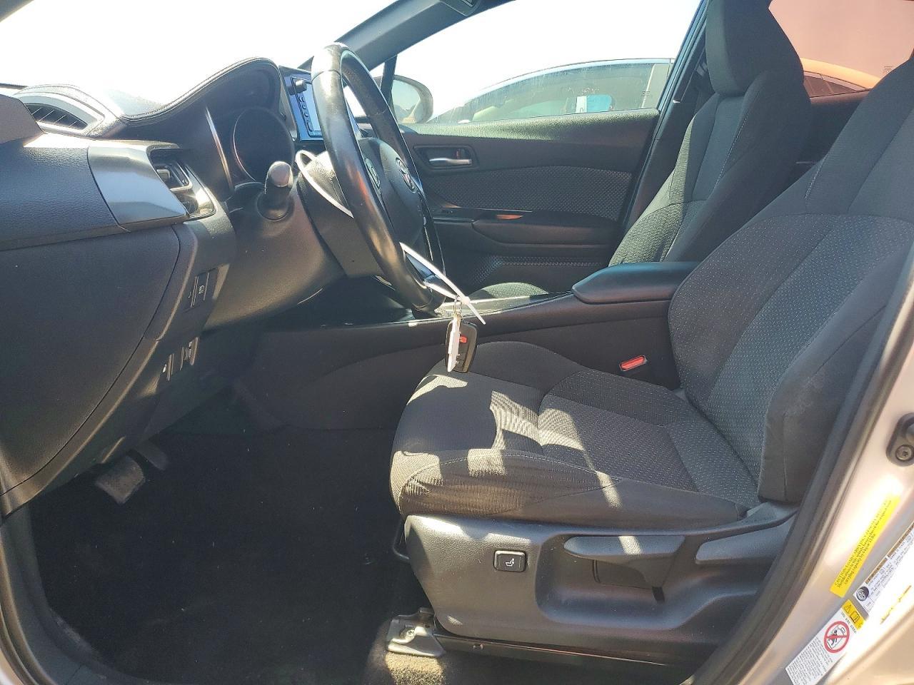 2018 Toyota C-Hr Xle Premium - Image 7