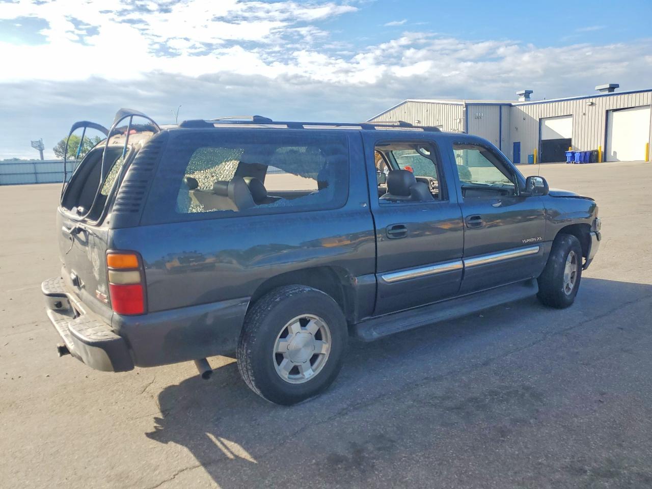2004 GMC Yukon Xl K1500 - Фото 3