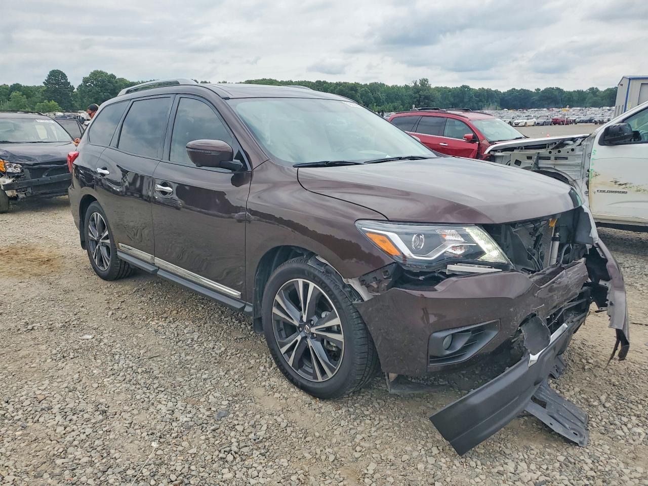 2020 Nissan Pathfinder Platinum - Image 4