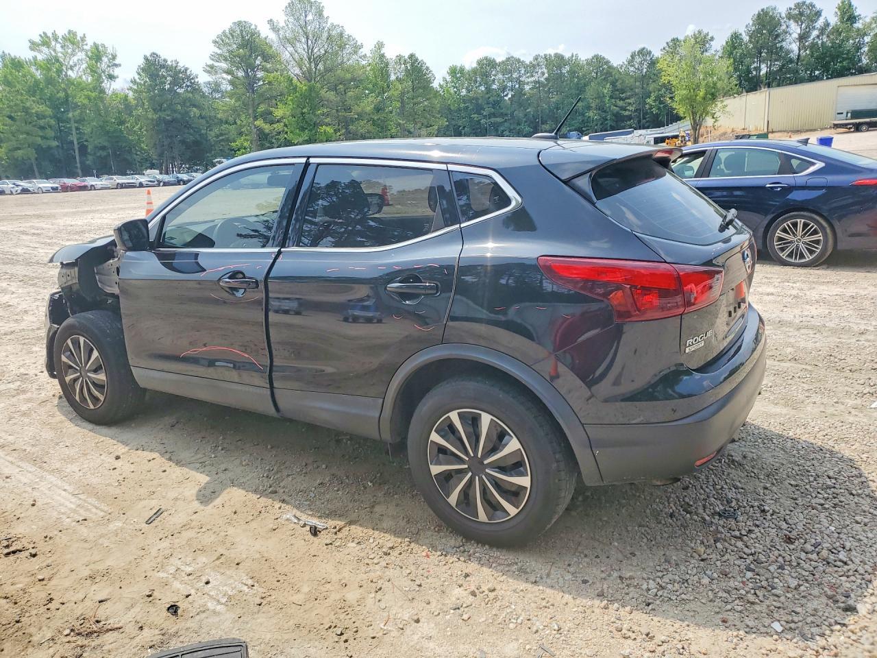 2019 Nissan Rogue Sport S - Фото 2