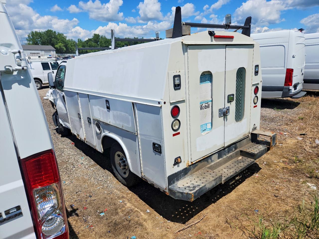 2015 GMC Savana Utility / Service Truck - Фото 2