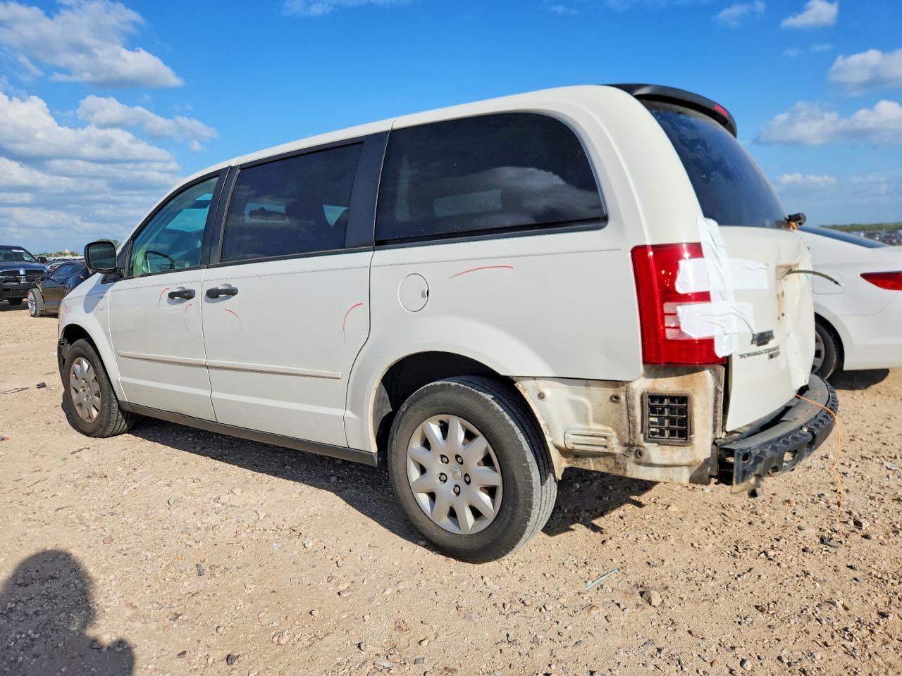 2008 Chrysler Town & Country Lx - Image 2