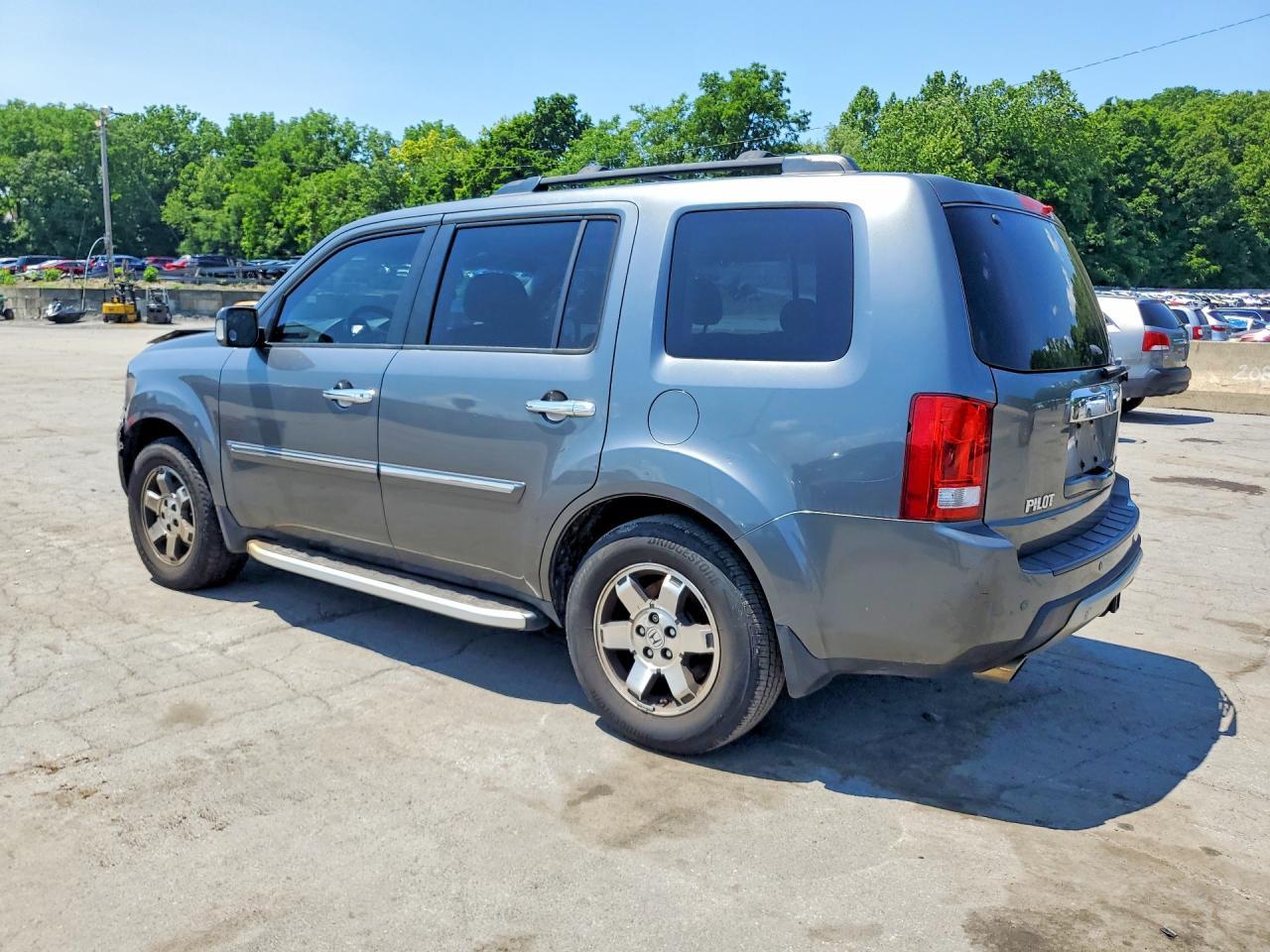 2011 Honda Pilot Touring - Image 2