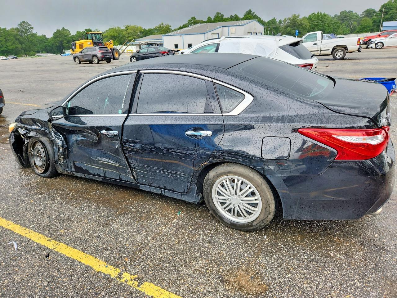 2016 Nissan Altima - Image 2