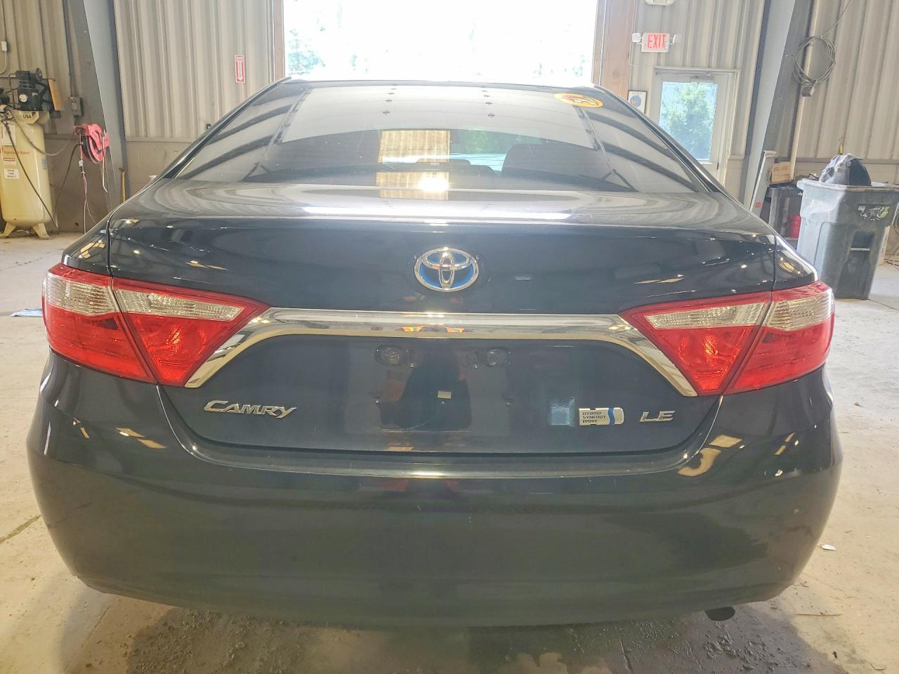 2017 Toyota Camry Hybrid Le - Image 6