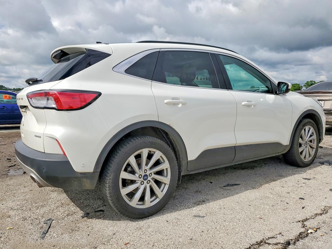 2022 Ford Escape Titanium - Фото 3