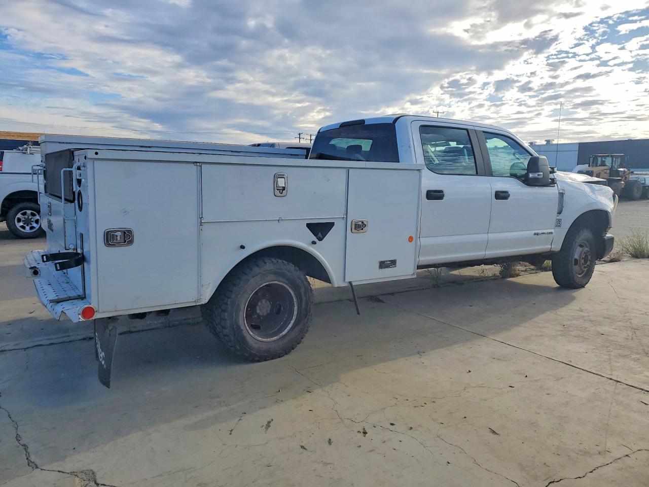 2017 Ford F350 Super Duty - Image 3