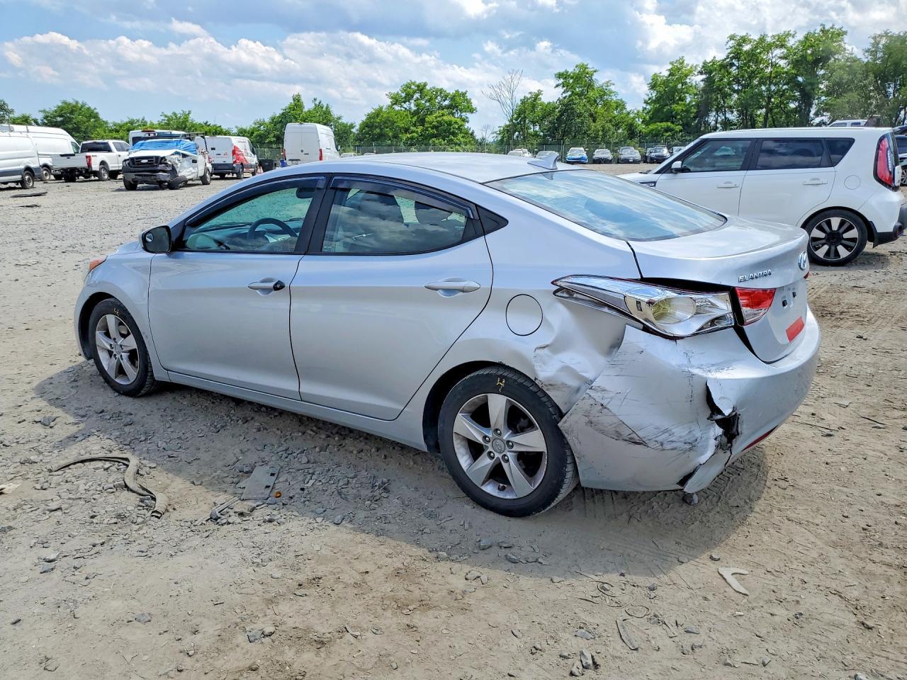 2013 Hyundai Elantra Gls - Фото 2