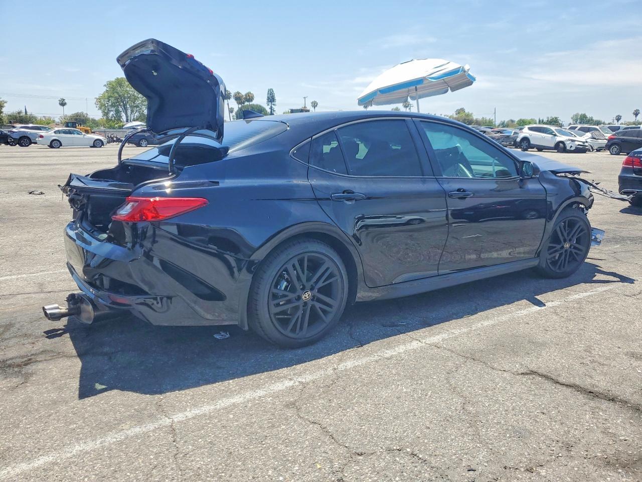2026 Toyota Camry Nightshade - Фото 3