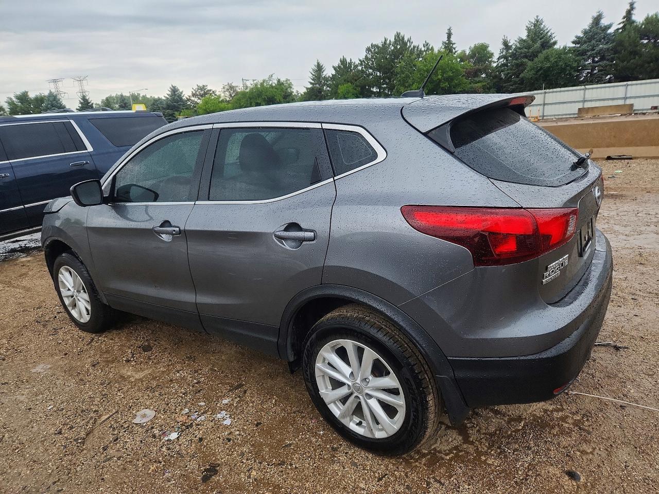 2017 Nissan Rogue Sport S - Image 2