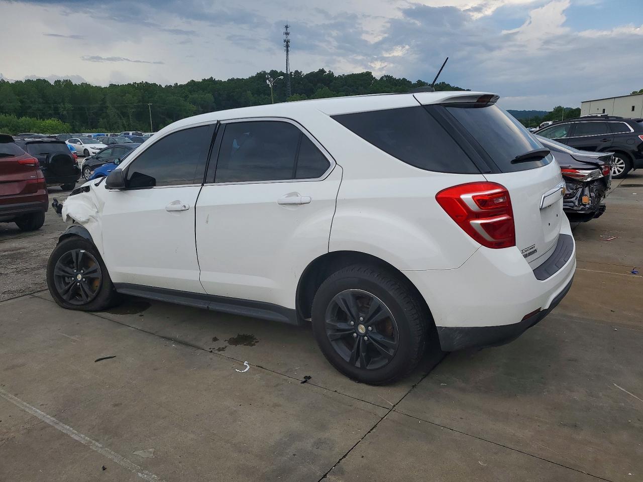 2017 Chevrolet Equinox Ls - Image 2