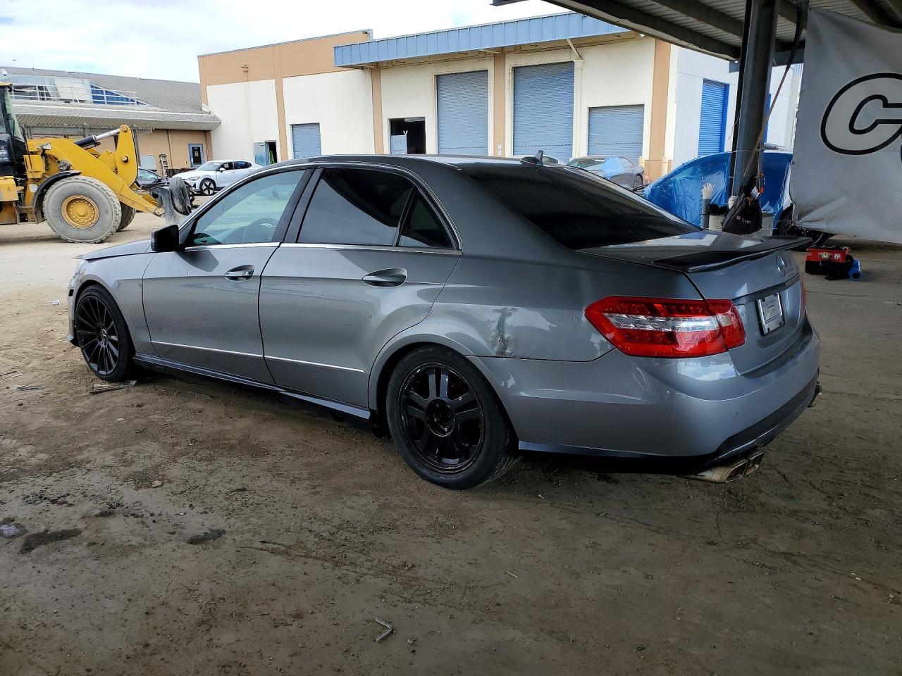 2011 Mercedes-Benz E 550 - Фото 2