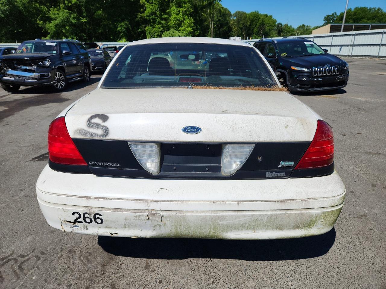 2010 Ford Crown Victoria S - Фото 6